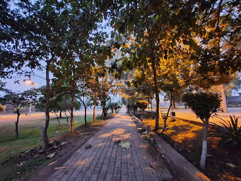 Geeta Bhavan Park - Image 1