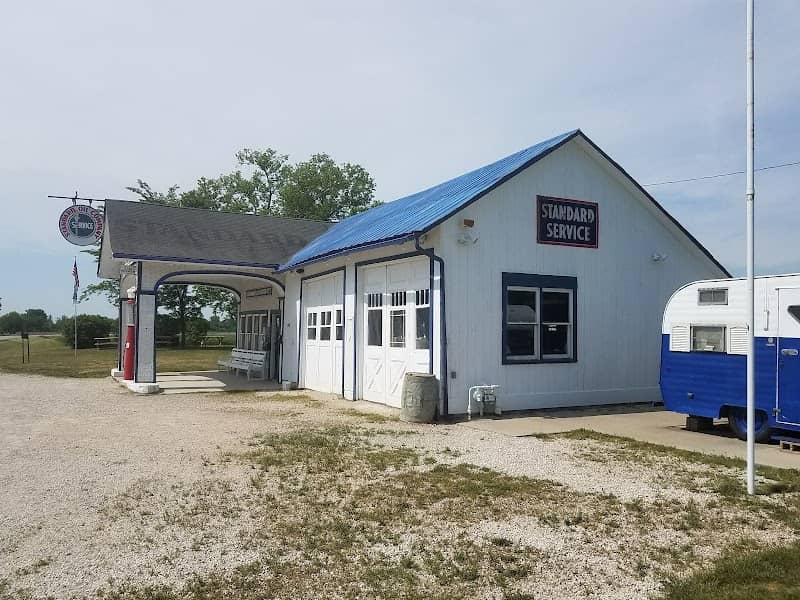 Standard Oil of Illinois Gas Station - Image 2