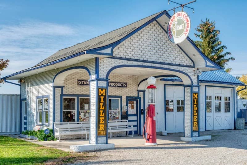 Standard Oil of Illinois Gas Station - Image 1