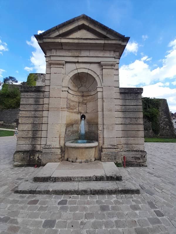 La fontaine du Dauphin - Image 1