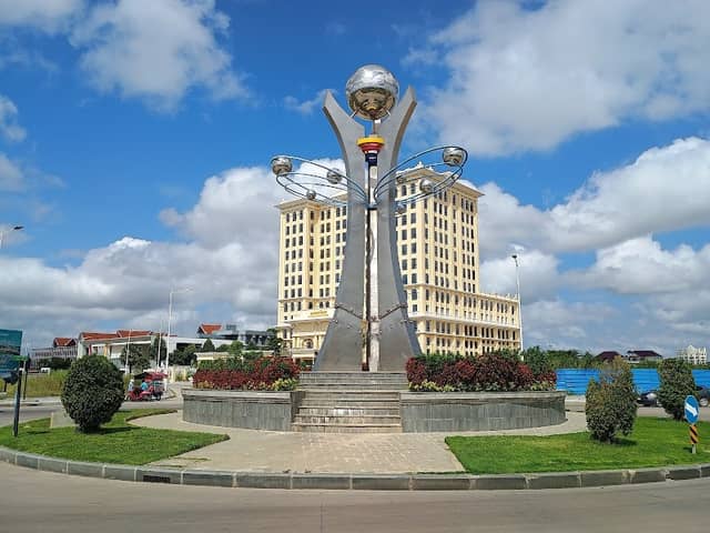 Science Stars Roundabout - Image 1