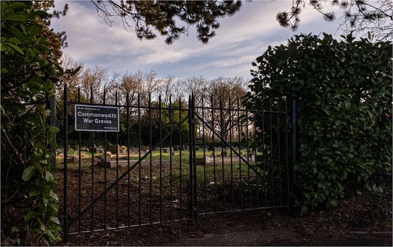 Commonwealth War Graves - Image 2