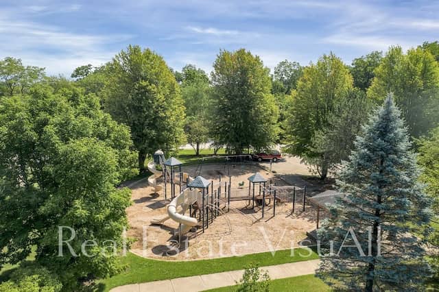 Brighton Oaks Park - Image 2