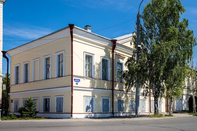 Starinnyy Osobnyak Na Naberezhnoy - Image 1