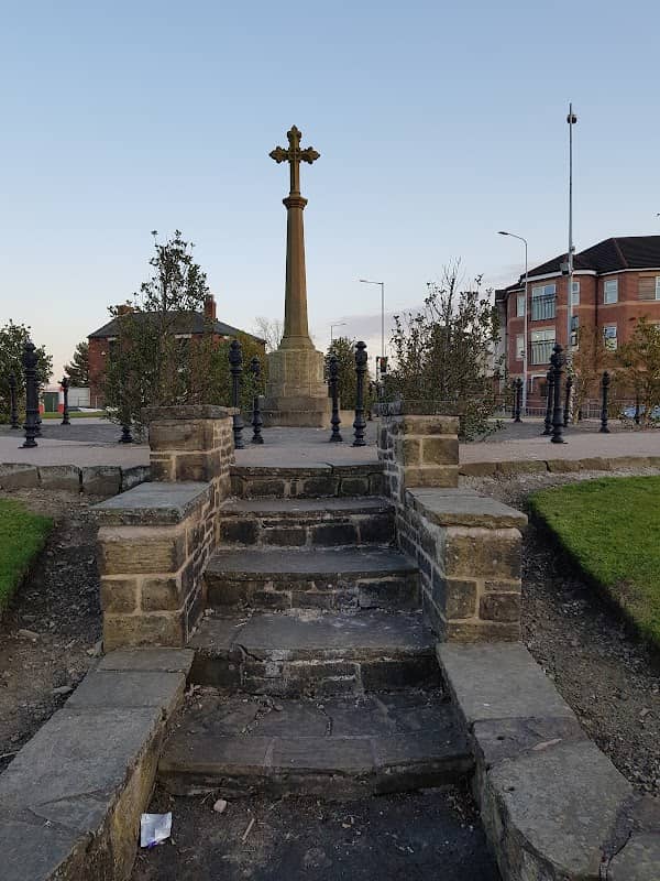 Bredbury & Romiley War Memorial - Image 2