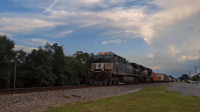 Grover Railfaning Area - Image 1