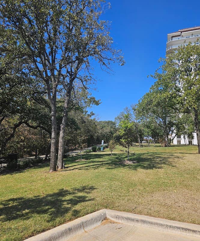 Lakeside Tower Park - Image 1