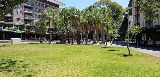 Peninsula Lawns - Image 2