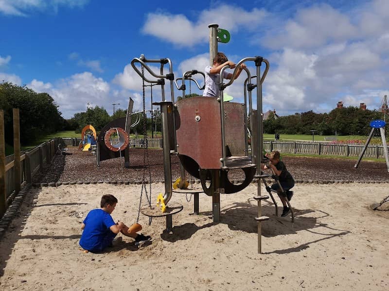 Hawthorne Park - Image 2