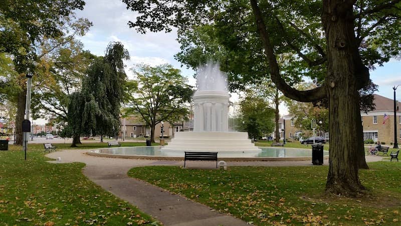 Grand St Park - Image 2