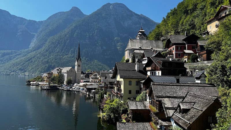 Hallstatt boathouses - Image 3