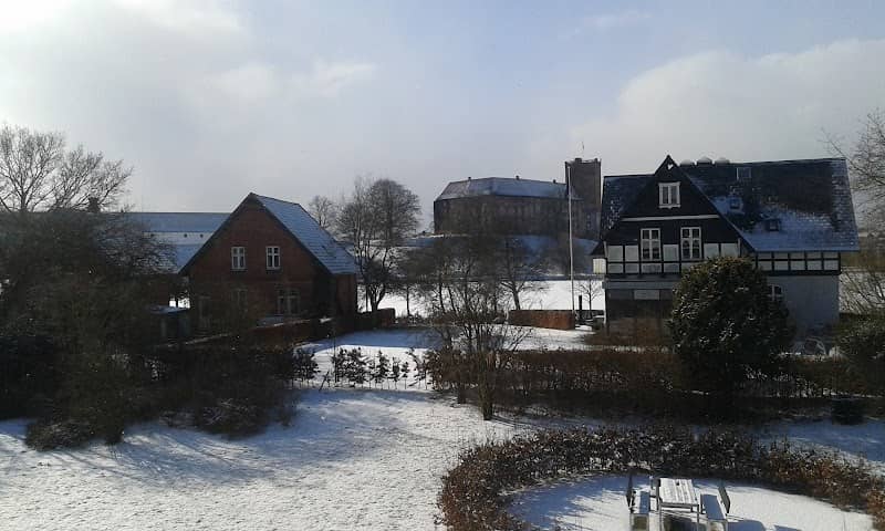 Ejd Slotsparken - Image 1