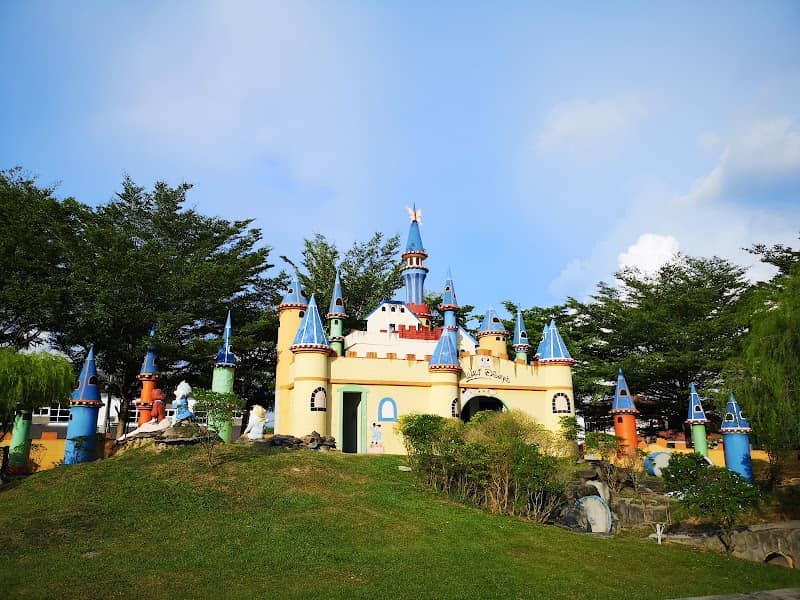Disneyland Ayer Tawar - Image 1
