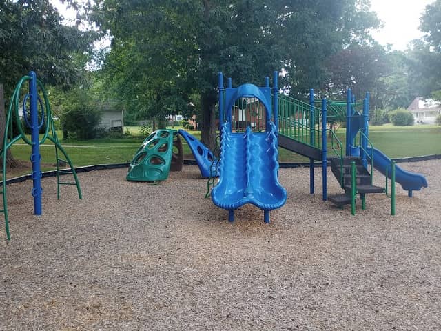 Holt Street Park - Image 1