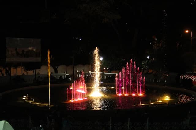 AGUAS BAILARINAS EN LA FUENTE - Image 1