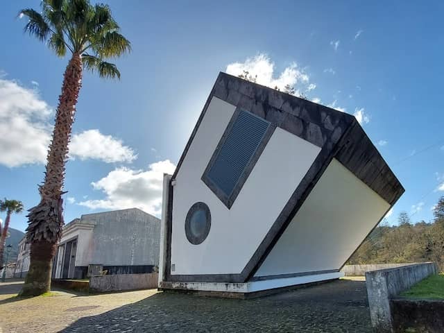 Casa Invertida - Image 1