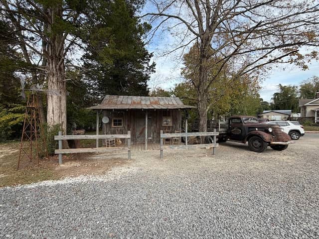 B Darlin Farm - Image 3