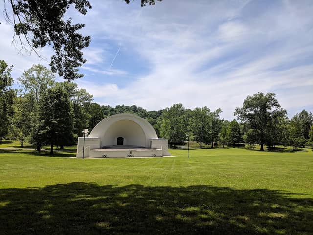 Riverside Park Band Shell - Image 1