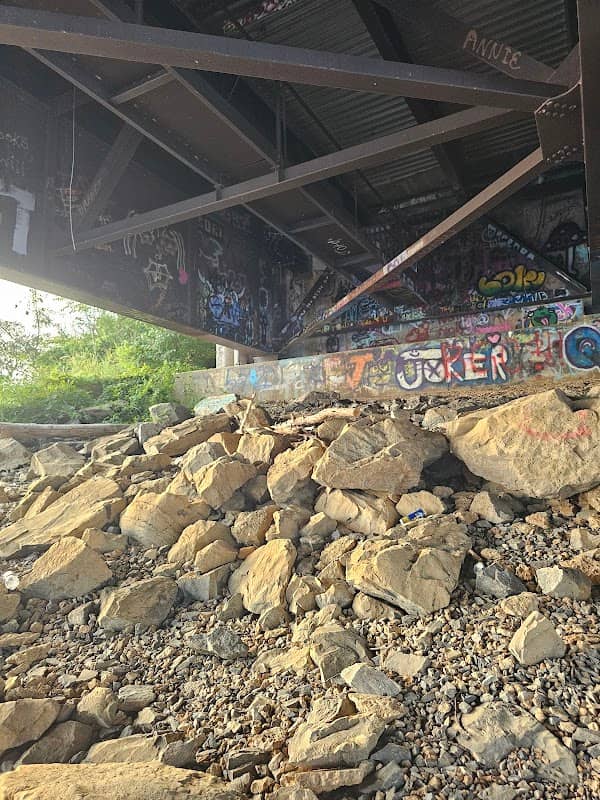 25E Roadside Park - Image 1
