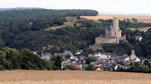 Blick auf Burgschwalbach und die Burg Hohlenfels - Image 1