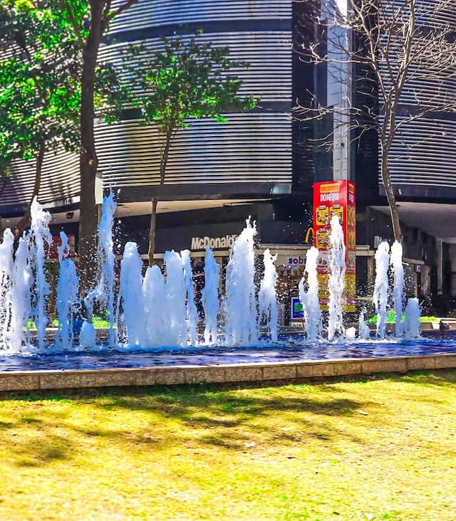 Chafarizes - Praça da Savassi - Image 2