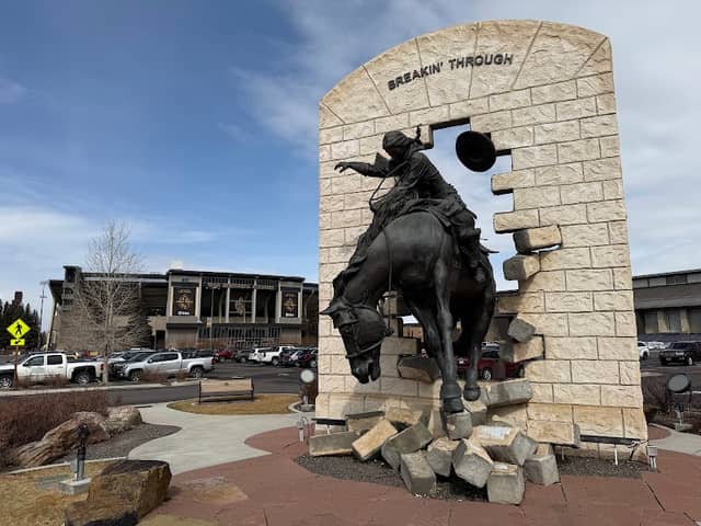 Breakin' Through Statue - Image 1