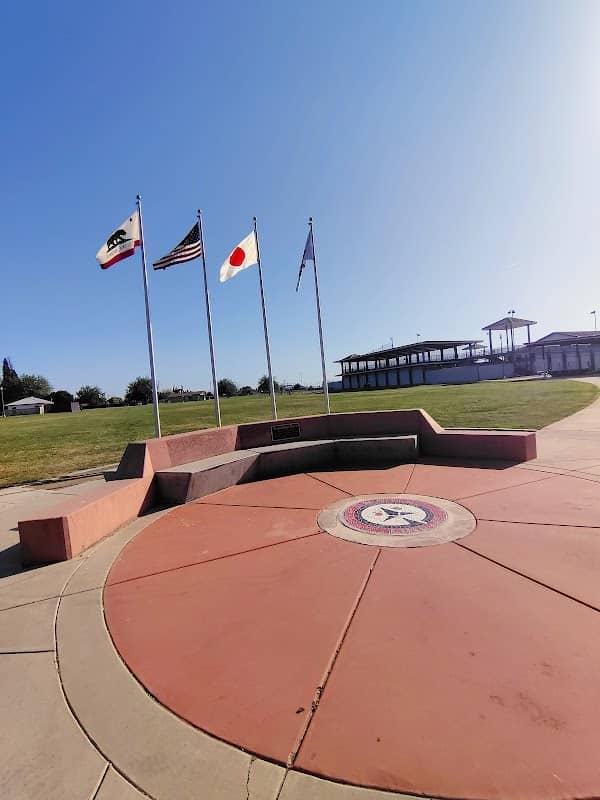 Friendship Plaza - Image 1