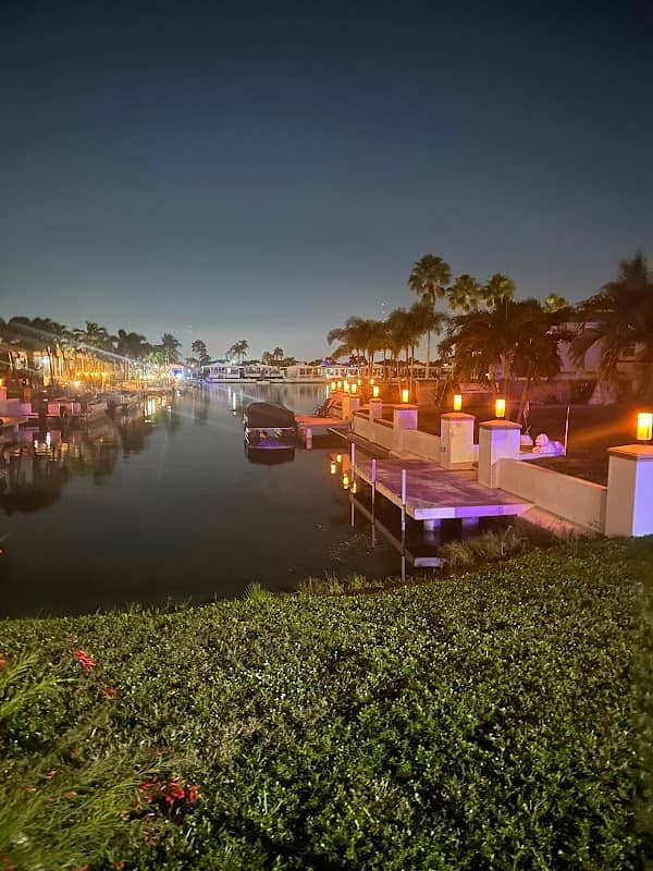 Phare de Park Lake Estate - Image 1