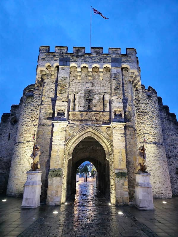 The Bargate - Image 1
