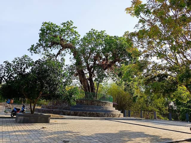 KEDUNGDAWA PARK - Image 1