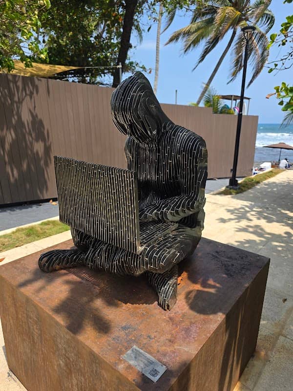 "Satoshi Nakamoto" statue - Image 1