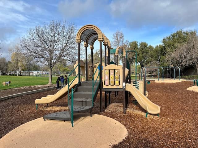 Azule Walking Park - Image 1
