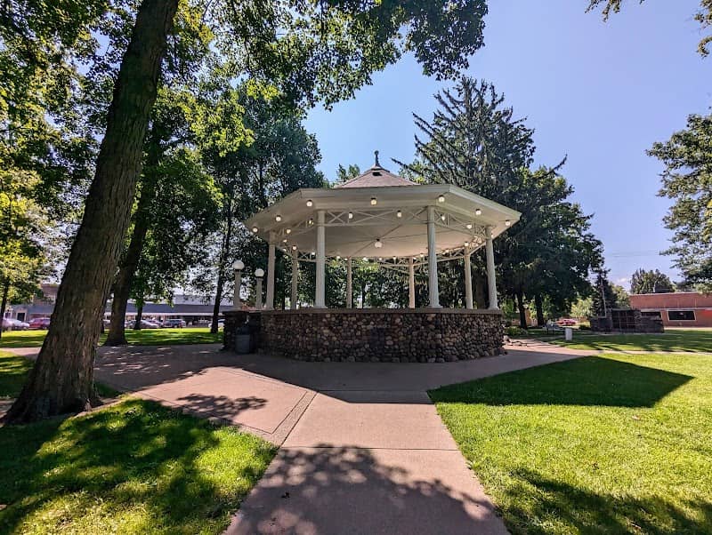 Metamora Village Square - Image 2