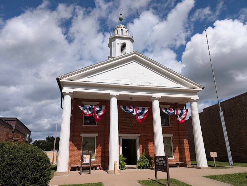 Metamora Village Square - Image 1