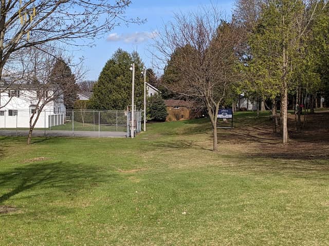 Parc Woodhills Park - Image 1