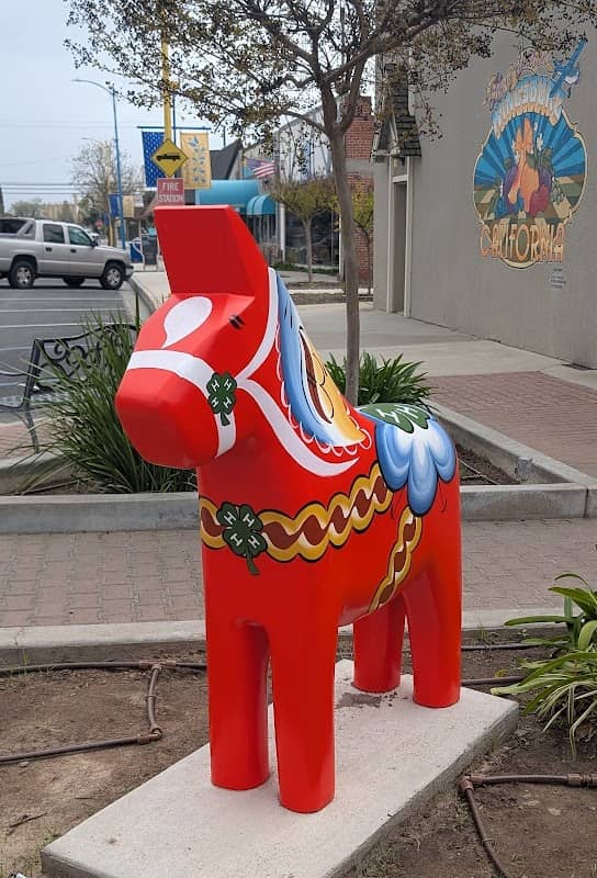 Dala Horse Statue - Image 1