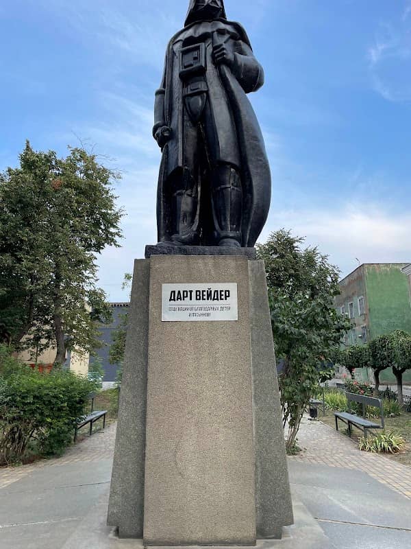 Darth Vader Statue - Image 1