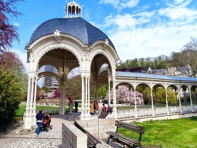Park Colonnade - Image 2