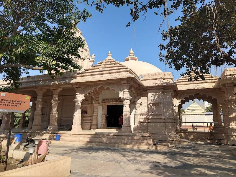 Bhalka Mandir's park - Image 1