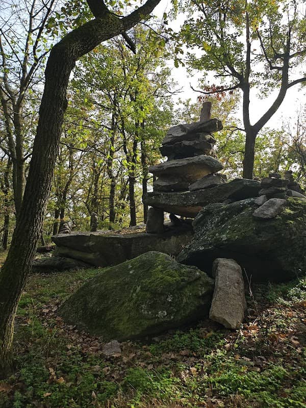 Vajnorská kamenná pyramída - Image 1