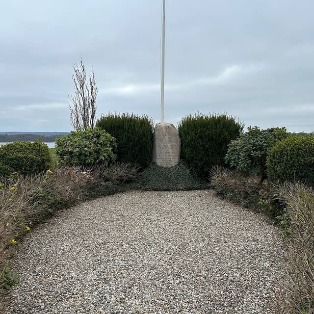 Mindesten for Iver Iversen og Carl Christian Hansen - Image 1