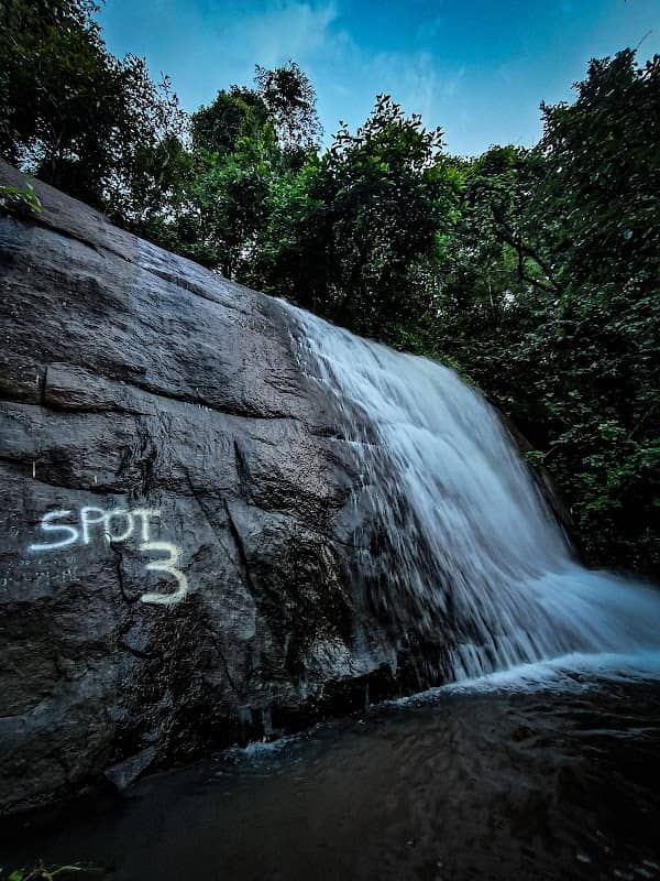 Barakanya waterfall - Image 2