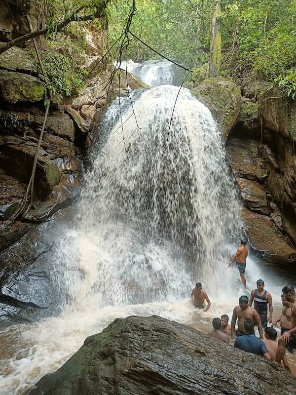 Barakanya waterfall - Image 1