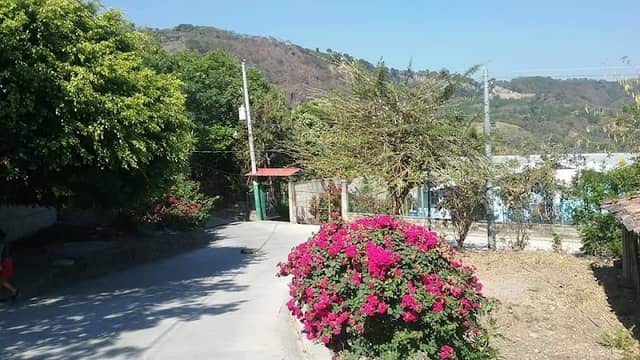Plaza de ojos de agua - Image 1