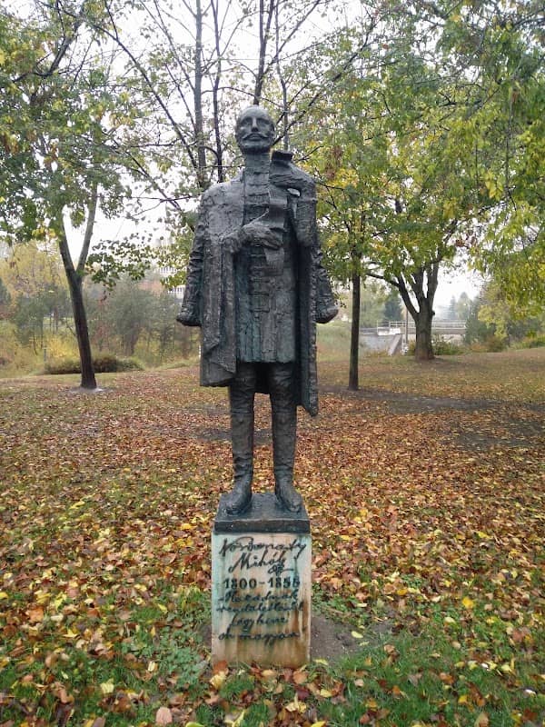 Vörösmarty Mihály szobor - Image 1