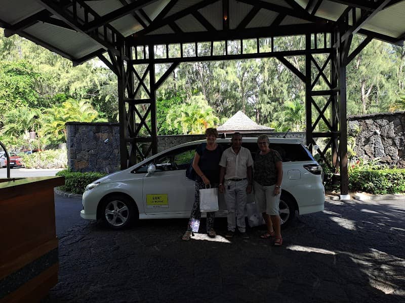 Taxi in le morne - Image 1