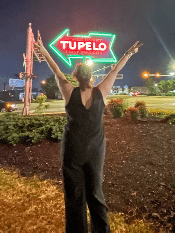 Tupelo Business District Arrow Sign - Image 1