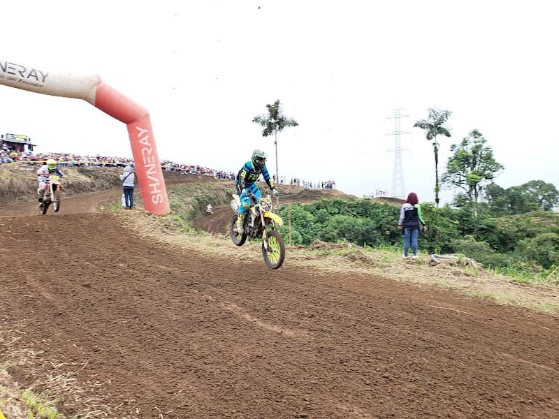 Extremo Farid Montalvo Park - Image 1