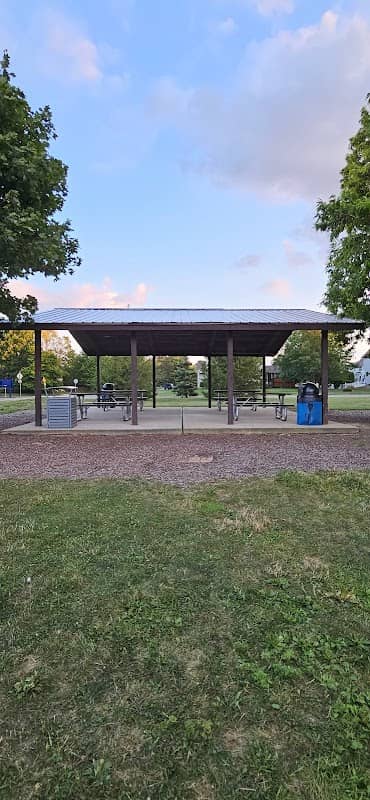 Tinapple Park - Image 1