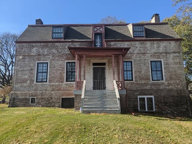 Van Schaick Mansion - Image 1